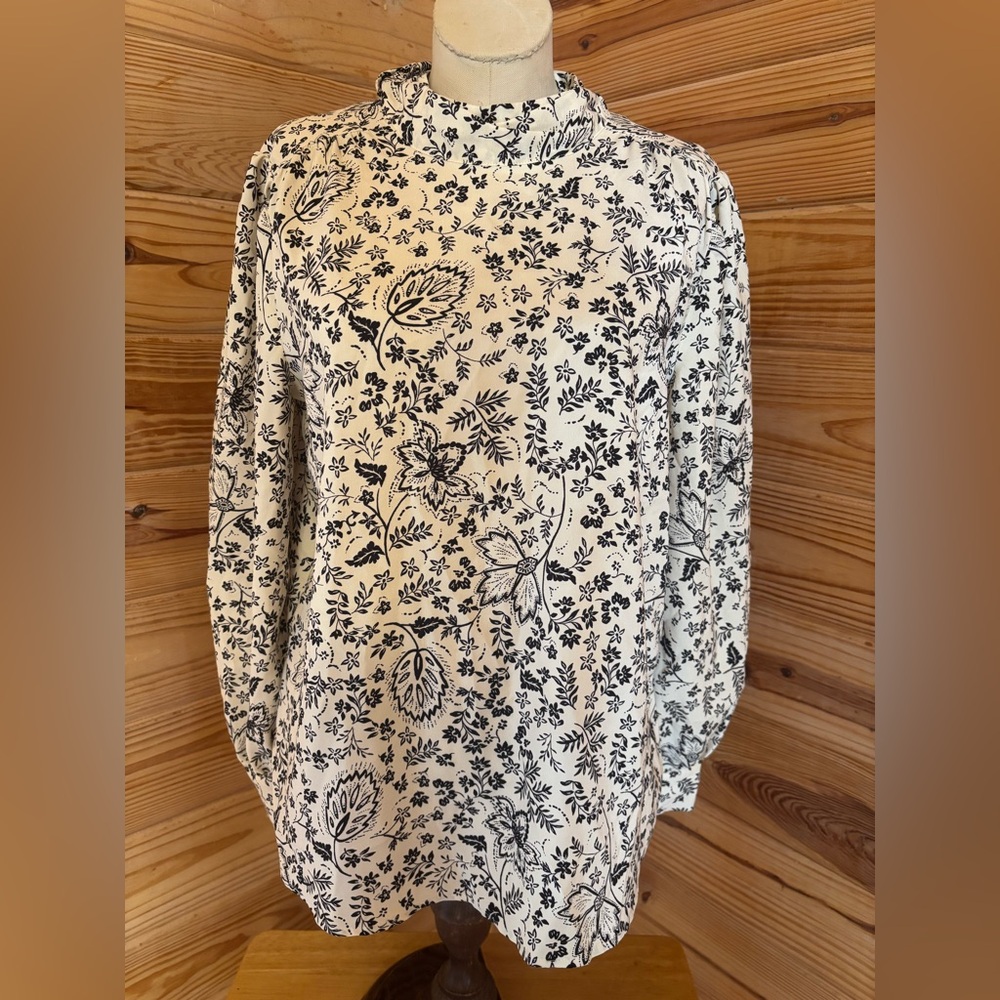 LOFT Black and Cream Floral Women's Shirt- Size S